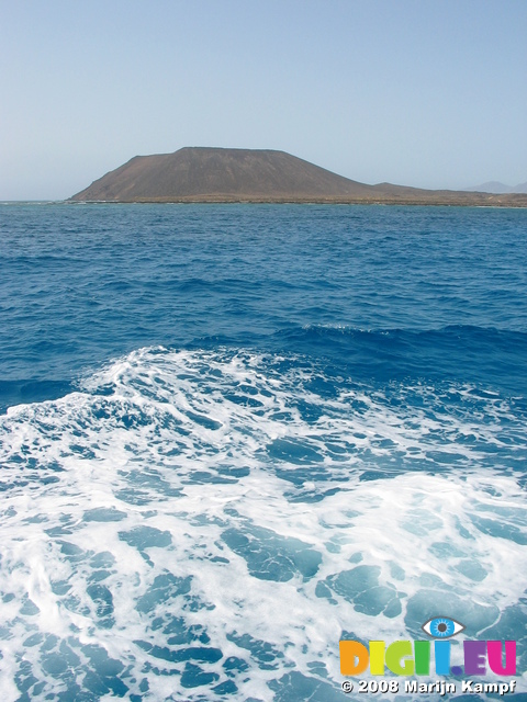 28080 La Caldera from boat